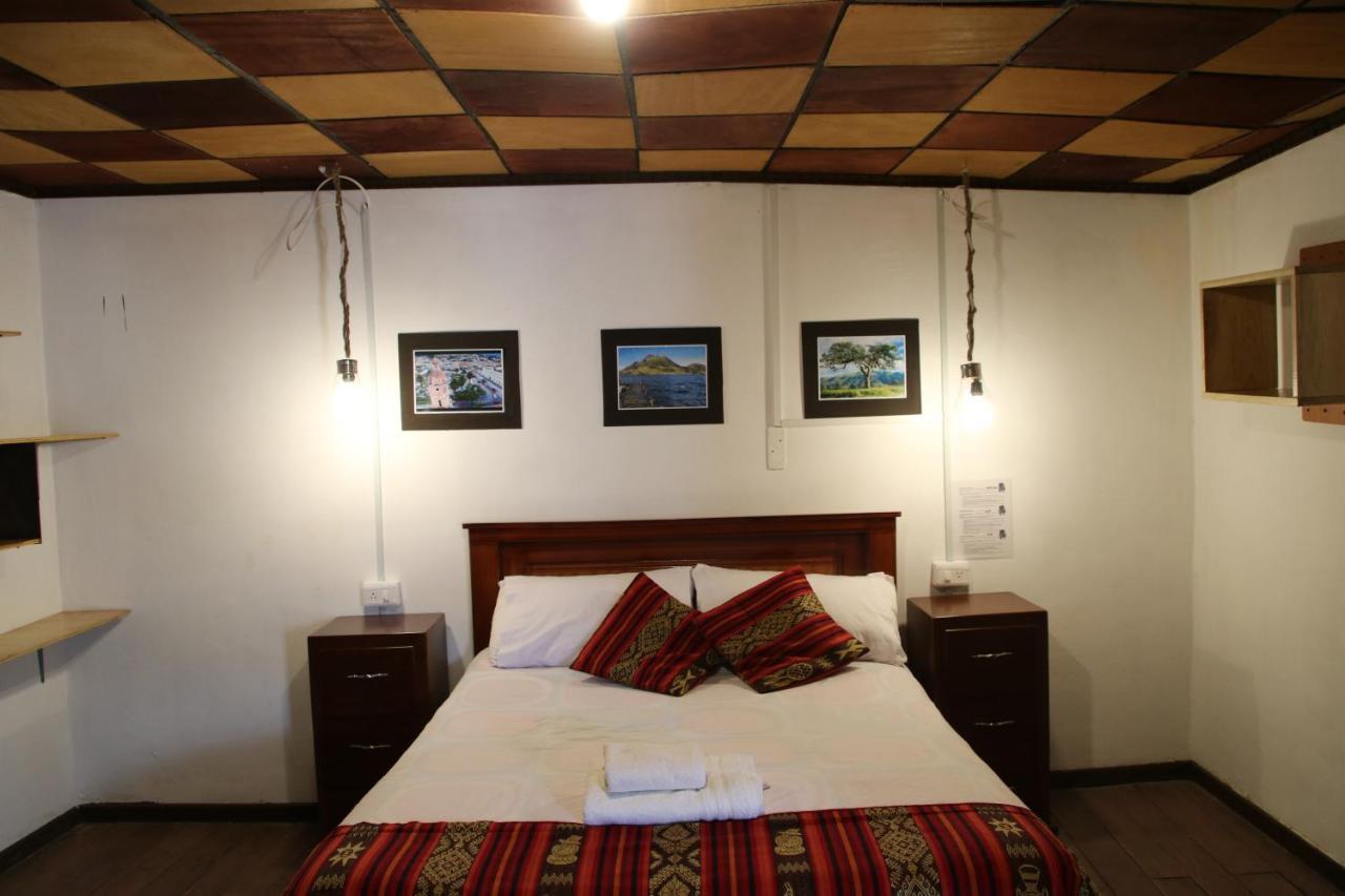 Hospedaje Los Ponchos Otavalo Exterior photo