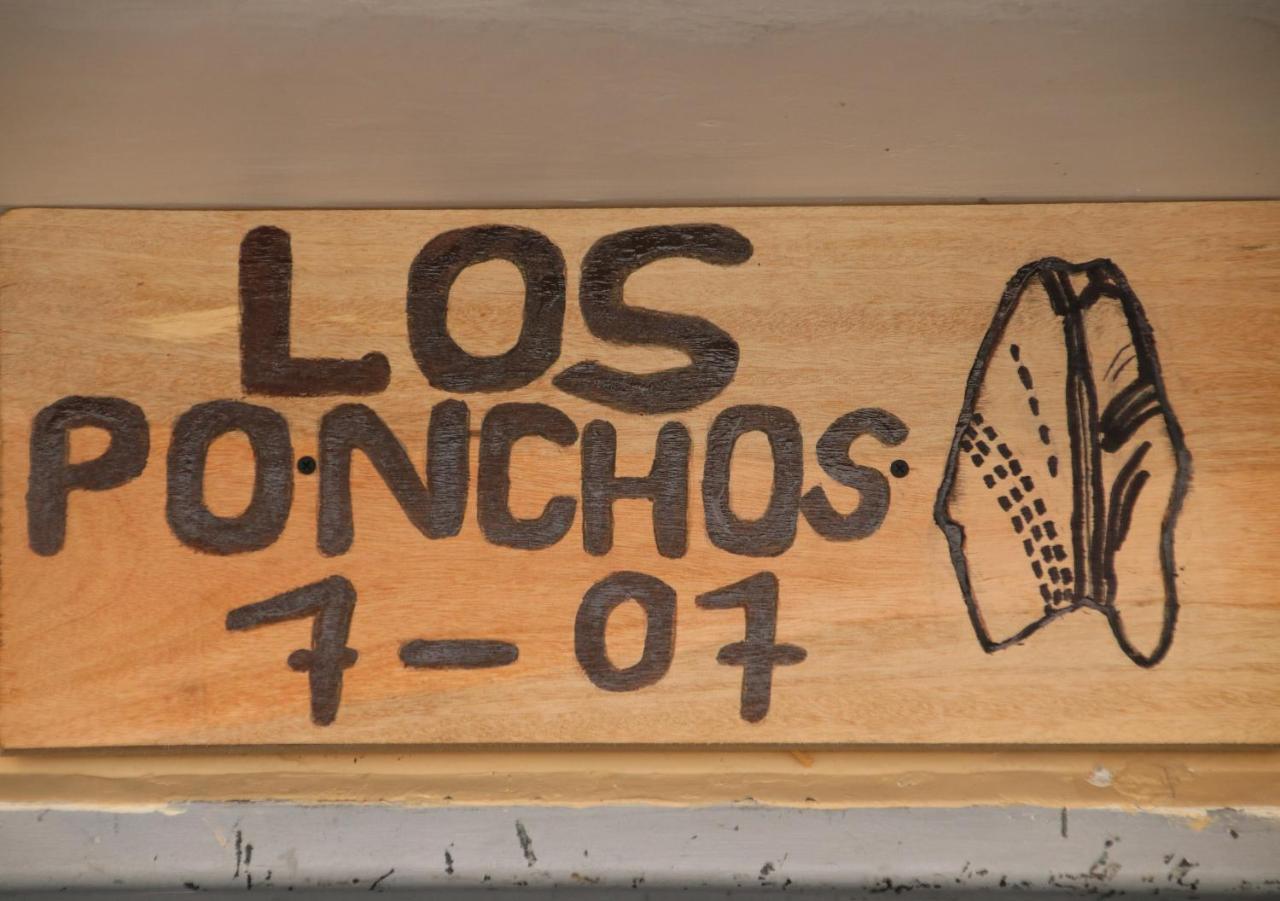 Hospedaje Los Ponchos Otavalo Exterior photo